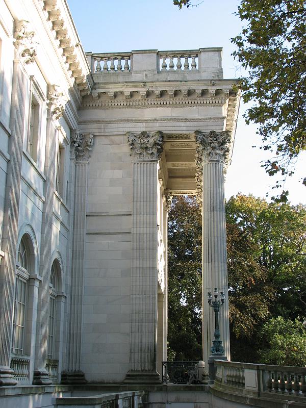 2008-10-12_Tiverton_Newport_Mansions 054.jpg